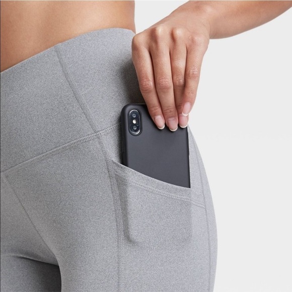 All in motion Sculpted High-Waisted Capri leggings - Picture 3 of 10